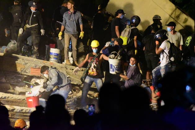132 killed, 570 injured as magnitude 7.4 earthquake strikes Colombia CALI, COLOMBIA - AUGUST 10: Citizens and emergency response teams continue working to save lives and find the bodies of those who remain missing after a powerful earthquake struck Colombia, killing at least 18 people and causing widespread damage in Cali, Colombia, on August 10, 2026. According to the latest official report, the magnitude 7.4 earthquake has so far left 132 people dead and 570 injured nationwide, in addition to 1,575 homes affected and 61 buildings collapsed. In Cali, authorities have reported 188 people missing, while search and rescue operations continue in different parts of the city. Edwin Rodriguez Pipicano Anadolu Cali Colombia. Editorial use only. Copyright: x2026xAnadoluxEdwinxRodriguezxPipicanox