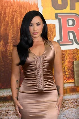 BURBANK, USA, August 10, 2026: Demi Lovato at the world premiere of Disney s *Camp Rock 3* at the Walt Disney Studio Lot. Photo by Paul Smith, Featureflash 458817, August 10, 2026, Burbank, CA  Copyright: xPaulxSmithx xFeaturesxFlashx xStarfacex STAR_458817_045