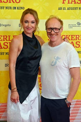 Lisa Maria POTTHOFF (Schauspielerin), Simon SCHWARZ (Schauspieler), Weltpremiere STECKERLFISCHFIASKO am 10.08.20226 im Mathaeser Kino in Muenchen. Roter Teppich,Red Carpet.