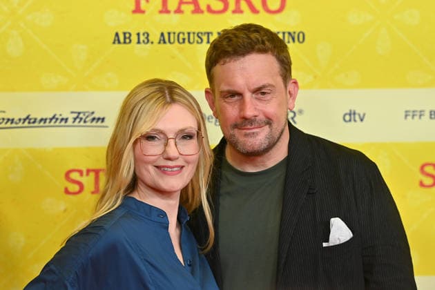 Johanna Christine GEHLEN (Schauspielerin), Sebastian BEZZEL (Schauspieler). Weltpremiere STECKERLFISCHFIASKO am 10.08.20226 im Mathaeser Kino in Muenchen. Roter Teppich,Red Carpet.