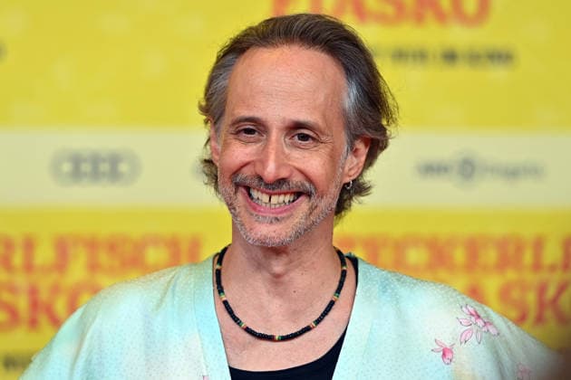 Michael OSTROWSKI (Schauspieler), Einzelbild,angeschnittenes Einzelmotiv,Portraet,Portrait,Porträt. Weltpremiere STECKERLFISCHFIASKO am 10.08.20226 im Mathaeser Kino in Muenchen. Roter Teppich,Red Carpet.