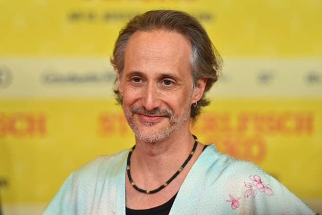 Michael OSTROWSKI (Schauspieler), Einzelbild,angeschnittenes Einzelmotiv,Portraet,Portrait,Porträt. Weltpremiere STECKERLFISCHFIASKO am 10.08.20226 im Mathaeser Kino in Muenchen. Roter Teppich,Red Carpet.