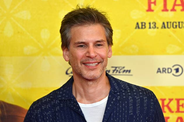 Florian ODENDAHL (Schauspieler), Einzelbild,angeschnittenes Einzelmotiv,Portraet,Portrait,Porträt. Weltpremiere STECKERLFISCHFIASKO am 10.08.20226 im Mathaeser Kino in Muenchen. Roter Teppich,Red Carpet.