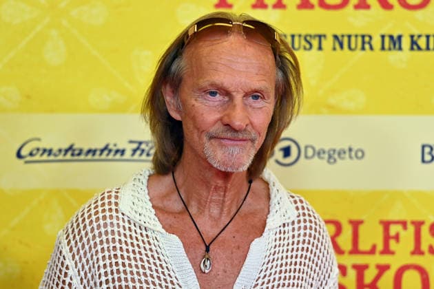 Eisi GULP (Schauspieler), Einzelbild,angeschnittenes Einzelmotiv,Portraet,Portrait,Porträt. Weltpremiere STECKERLFISCHFIASKO am 10.08.20226 im Mathaeser Kino in Muenchen. Roter Teppich,Red Carpet.
