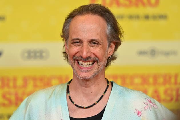 Michael OSTROWSKI (Schauspieler), Einzelbild,angeschnittenes Einzelmotiv,Portraet,Portrait,Porträt. Weltpremiere STECKERLFISCHFIASKO am 10.08.20226 im Mathaeser Kino in Muenchen. Roter Teppich,Red Carpet.