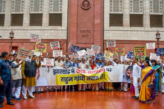 NDA leaders march, stage protest at Parliament™s Makar Dwar over Ranchi student protest New Delhi, Aug 11 (ANI): NDA leaders take out a march and stage a protest at Makar Dwar of Parliament over alleged police action against protesting students in Ranchi, Jharkhand, during the ongoing Monsoon Session, in New Delhi on Tuesday. New Delhi Delhi India Copyright: xANIx ANI_20260811080
