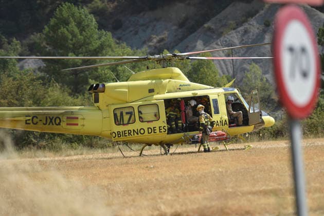 The wildfire in Las Penas de Riglos, Huesca, continues to spread, with 3,500 hectares burned and more than 500 people evacuated. Firefighters are working to extinguish the wildfire in Las Penas de Riglos, as of August 11, 2026, in Las Penas de Riglos, Hoya de Huesca, Huesca, Aragon, Spain. The wildfire that began on Monday, August 10, in the municipality of Las Penas de Riglos, Huesca, continues to spread on Tuesday, with some 3,500 hectares burned and a total of 156 people evacuated. This morning, the evacuation of Bailo, Alastuey, and Larués was ordered. AUGUST 11, 2026. Veró, Huesca, Aragon, Huesca, Aragon, Spain Copyright: xVeronicaxLacasax 7709872