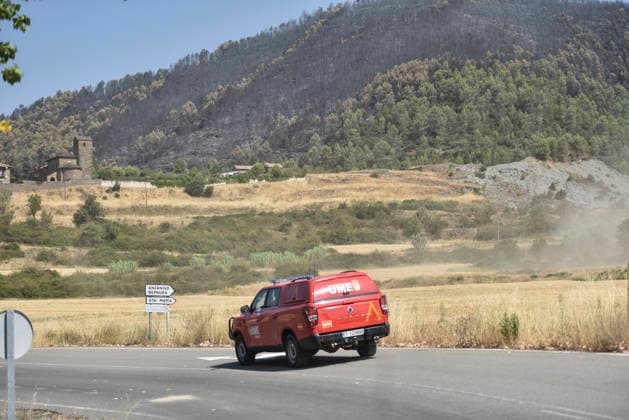 The wildfire in Las Penas de Riglos, Huesca, continues to spread, with 3,500 hectares burned and more than 500 people evacuated. Firefighters are working to extinguish the wildfire in Las Penas de Riglos, as of August 11, 2026, in Las Penas de Riglos, Hoya de Huesca, Huesca, Aragon, Spain. The wildfire that began on Monday, August 10, in the municipality of Las Penas de Riglos, Huesca, continues to spread on Tuesday, with some 3,500 hectares burned and a total of 156 people evacuated. This morning, the evacuation of Bailo, Alastuey, and Larués was ordered. AUGUST 11, 2026. Veró, Huesca, Aragon, Huesca, Aragon, Spain Copyright: xVeronicaxLacasax 7709873