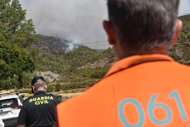 The wildfire in Las Penas de Riglos, Huesca, continues to spread, with 3,500 hectares burned and more than 500 people evacuated. View of the wildfire in Las Penas de Riglos on August 11, 2026, in Las Penas de Riglos, Hoya de Huesca, Huesca, Aragon, Spain. The wildfire that began on Monday, August 10, in the municipality of Las Penas de Riglos, Huesca, continues to spread on Tuesday, with some 3,500 hectares burned and a total of 156 people evacuated. This morning, the evacuation of Bailo, Alastuey, and Larués was ordered. AUGUST 11, 2026. Veró, Huesca, Aragon, Huesca, Aragon, Spain Copyright: xVeronicaxLacasax 7709893
