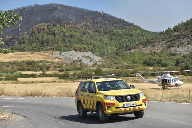 The wildfire in Las Penas de Riglos, Huesca, continues to spread, with 3,500 hectares burned and more than 500 people evacuated. Civil protection and firefighting crews are working to extinguish the wildfire in Las Penas de Riglos, as of August 11, 2026, in Las Penas de Riglos, Hoya de Huesca, Huesca, Aragon, Spain. The wildfire that began on Monday, August 10, in the municipality of Las Penas de Riglos, Huesca, continues to spread on Tuesday, with some 3,500 hectares burned and a total of 156 people evacuated. This morning, the evacuation of Bailo, Alastuey, and Larués was ordered. AUGUST 11, 2026. Veró, Huesca, Aragon, Huesca, Aragon, Spain Copyright: xVeronicaxLacasax 7709898