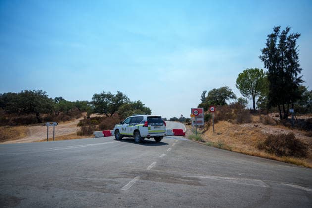 More than 500 personnel are fighting the wildfire in Niebla, Huelva. The access road has been cut off due to the wildfire in Niebla, Huelva, in the town of Aznalcóllar, with the flames spreading into the province of Seville. August 11, 2026, in Niebla, Huelva, Andalusia, Spain. More than 500 personnel from the Military Emergency Unit (UME) and the Civil Guard are now participating in efforts to extinguish the forest fire in Niebla, Huelva, following a further expansion of the human and material resources allocated to this operation. Additionally, the UME has added four new bulldozers that will be deployed throughout Tuesday, primarily for use in the rear area. AUGUST 11, 2026 Francisco J Niebla, Huelva, Andalusia, Spain Niebla, Huelva, And Copyright: xFranciscoxJ.xOlmox 7709935