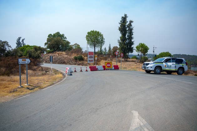 More than 500 personnel are fighting the wildfire in Niebla, Huelva. The access road has been cut off due to the wildfire in Niebla, Huelva, in the town of Aznalcóllar, with the flames spreading into the province of Seville. August 11, 2026, in Niebla, Huelva, Andalusia, Spain. More than 500 personnel from the Military Emergency Unit (UME) and the Civil Guard are now participating in efforts to extinguish the forest fire in Niebla, Huelva, following a further expansion of the human and material resources allocated to this operation. Additionally, the UME has added four new bulldozers that will be deployed throughout Tuesday, primarily for use in the rear area. AUGUST 11, 2026 Francisco J Niebla, Huelva, Andalusia, Spain Niebla, Huelva, And Copyright: xFranciscoxJ.xOlmox 7709937