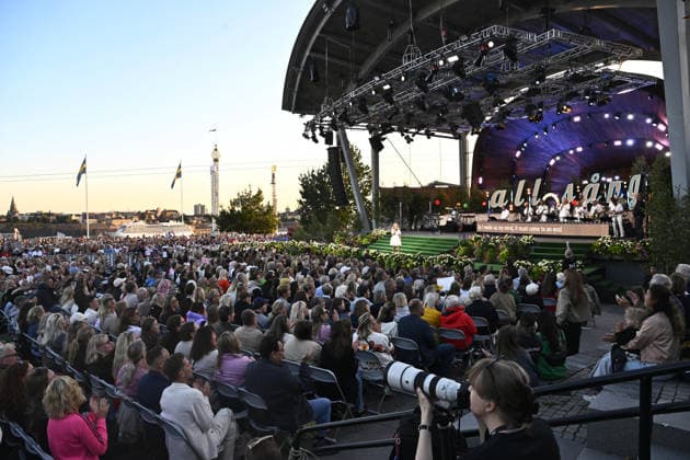 STOCKHOLM, SWEDEN 20260811 Host Pernilla Wahlgren during the season s final episode of Allsang pa Skansen on Tuesday evening STOCKHOLM SWEDEN x10080x  Copyright: xFredrikxSandberg TTx ALLSANG PA SKANSEN 2026 Ba6guYzChPU