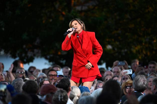 STOCKHOLM, SWEDEN 20260811 Lena Philipsson performs during the season s final Allsang pa Skansen on Tuesday evening STOCKHOLM SWEDEN x10080x  Copyright: xFredrikxSandberg TTx ALLSANG PA SKANSEN 2026 VpO6DFpPnfs