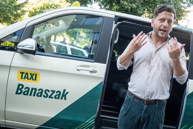 Felix Banaszak, Bundesvorsitzender BÜNDNIS 90 DIE GRÜNEN, startet zu seiner Sommertour 2026 unter dem Motto Taxi Banaszak;Taxi Banaszak Sommertour von Felix Banaszak startet in Berlin, Berlin Berlin Deutschland Parteizentrale