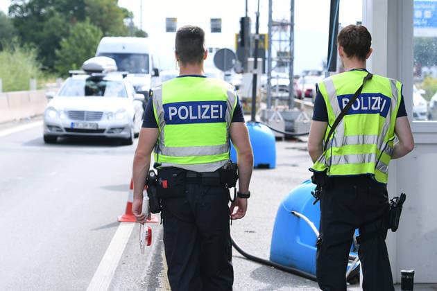 Grenzkontrollen an der deutsch-österreichischen Grenze am 11.08.2026 am Grenzübergang Walserberg Grenzkontrollen der Bayerischen Bereitschaftspolizei und Bundespolizei am 11.08.2026 an der deutsch-österreichischen Grenze am Grenzübergang Walserberg.
