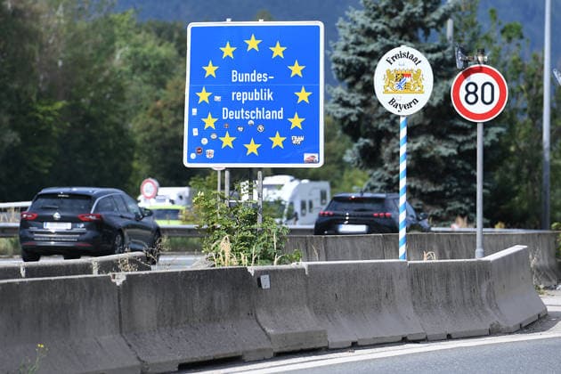 Grenzkontrollen an der deutsch-österreichischen Grenze am 11.08.2026 am Grenzübergang Walserberg Grenzkontrollen der Bayerischen Bereitschaftspolizei und Bundespolizei am 11.08.2026 an der deutsch-österreichischen Grenze am Grenzübergang Walserberg.