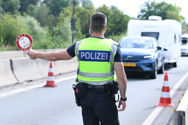 Grenzkontrollen an der deutsch-österreichischen Grenze am 11.08.2026 am Grenzübergang Walserberg Grenzkontrollen der Bayerischen Bereitschaftspolizei und Bundespolizei am 11.08.2026 an der deutsch-österreichischen Grenze am Grenzübergang Walserberg.