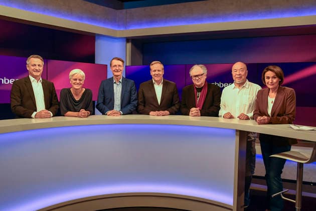 ABB MAISCHBERGER- Nikolaus Hermann Blome Journalist Ulrike Herrmann Journalistin Karl Wilhelm Lauterbach Gesundheitsoekonom und Politiker Tilman Moritz Kuban CDU Politiker Heinz Rudolf Erich Arthur Kunze Rocksaenger Ai Weiwei chinesischer Konzeptkuenstler und Sandra Maischberger Moderatorin zu Gast in der ARD TV Talkshow maischberger am 11.August 2026 in Berlin Berlin Deutschland