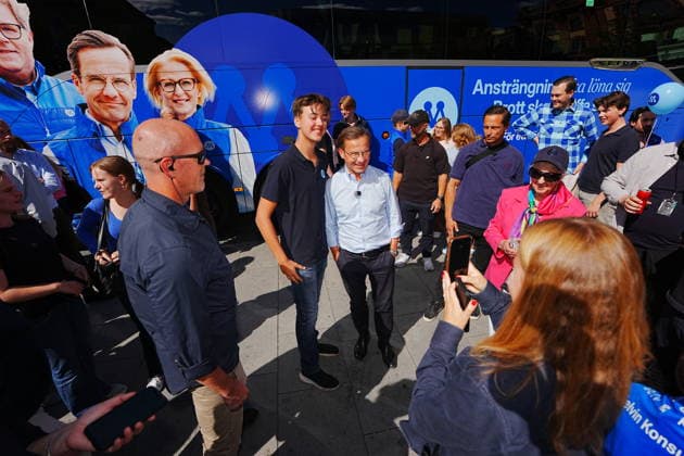 UPPSALA, SWEDEN 20260812 Moderate Party leader and Prime Minister Ulf Kristersson (M) continues his bus tour with a campaign stop in Uppsala UPPSALA SWEDEN x10658x  Copyright: xMagnusxLejhall TTx MODERATERNAS BUSSTURNÃˆ UPPSALA a_Nxq84xqZ8
