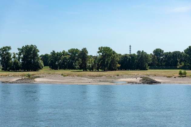 Pegel Ruhrort: Laut Vorhersage 1,33 m - der bisherige historische Tiefststand liegt bei 1,53. 12.08.2026 Duisburg ** NUR FÜR REDAKTIONELLE ZWECKE ** EDITORIAL USE ONLY **<p>Pegel Ruhrort: Laut Vorhersage 1,33 m - der bisherige historische Tiefststand liegt bei 1,53. 12.08.2026 Duisburg Deutschland NRW Duisburg Copyright: DanielxAttia