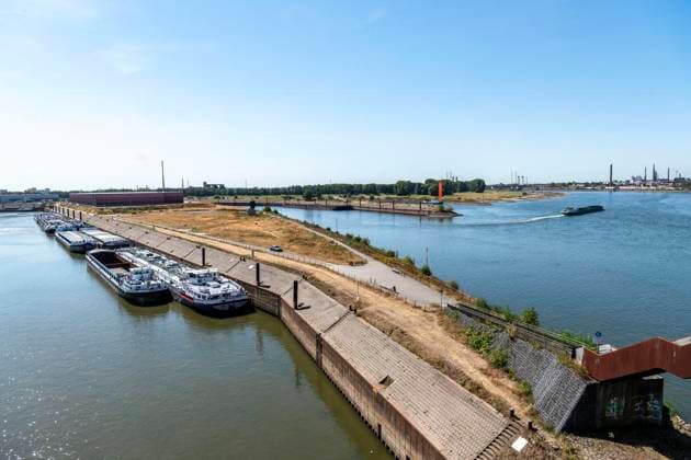 Pegel Ruhrort: Laut Vorhersage 1,33 m - der bisherige historische Tiefststand liegt bei 1,53. 12.08.2026 Duisburg ** NUR FÜR REDAKTIONELLE ZWECKE ** EDITORIAL USE ONLY **<p>Pegel Ruhrort: Laut Vorhersage 1,33 m - der bisherige historische Tiefststand liegt bei 1,53. 12.08.2026 Duisburg Deutschland NRW Duisburg Copyright: DanielxAttia