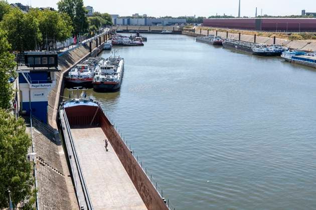 Pegel Ruhrort: Laut Vorhersage 1,33 m - der bisherige historische Tiefststand liegt bei 1,53. 12.08.2026 Duisburg ** NUR FÜR REDAKTIONELLE ZWECKE ** EDITORIAL USE ONLY **<p>Pegel Ruhrort: Laut Vorhersage 1,33 m - der bisherige historische Tiefststand liegt bei 1,53. 12.08.2026 Duisburg Deutschland NRW Duisburg Copyright: DanielxAttia