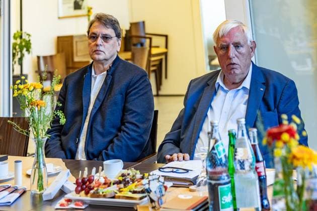 Laumann im Alfred-Delp-Haus ** NUR FÜR REDAKTIONELLE ZWECKE ** EDITORIAL USE ONLY **<p>Gesundheitsminister Laumann besucht am Mittwoch, den 12.08.2026 die Senioreneinrichtung Alfred-Delp-Haus in Dinslaken. Es geht um Klimatisierung. Links: Caritas Direktor Michael van Meerbeck. Deutschland NRW Dinslaken Copyright: ErwinxPottgiesser