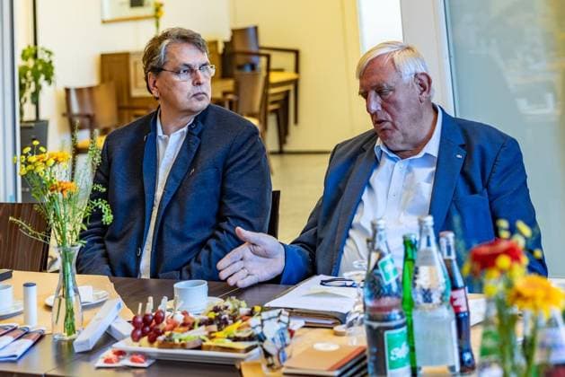 Laumann im Alfred-Delp-Haus ** NUR FÜR REDAKTIONELLE ZWECKE ** EDITORIAL USE ONLY **<p>Gesundheitsminister Laumann besucht am Mittwoch, den 12.08.2026 die Senioreneinrichtung Alfred-Delp-Haus in Dinslaken. Es geht um Klimatisierung. Links: Caritas Direktor Michael van Meerbeck. Deutschland NRW Dinslaken Copyright: ErwinxPottgiesser