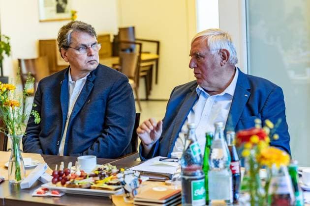 Laumann im Alfred-Delp-Haus ** NUR FÜR REDAKTIONELLE ZWECKE ** EDITORIAL USE ONLY **<p>Gesundheitsminister Laumann besucht am Mittwoch, den 12.08.2026 die Senioreneinrichtung Alfred-Delp-Haus in Dinslaken. Es geht um Klimatisierung. Links: Caritas Direktor Michael van Meerbeck. Deutschland NRW Dinslaken Copyright: ErwinxPottgiesser