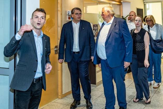 Laumann im Alfred-Delp-Haus ** NUR FÜR REDAKTIONELLE ZWECKE ** EDITORIAL USE ONLY **<p>Gesundheitsminister Laumann besucht am Mittwoch, den 12.08.2026 die Senioreneinrichtung Alfred-Delp-Haus in Dinslaken. Es geht um Klimatisierung. Benedikt van Meerbeck, links, führt durch die Einrichtung. Deutschland NRW Dinslaken Copyright: ErwinxPottgiesser