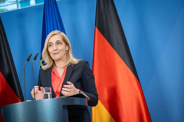 Nina Warken, Bundesministerin für besondere Aufgaben, Chefin des Bundeskanzleramtes und Beauftragte der Bundesregierung für die Nachrichtendienste des Bundes, während der Pressekonferenz im Kanzleramt;Pressekonferenz zur Reform des Rechts der Nachrichtendienste im Bundeskanzleramt, Berlin Berlin Deutschland Bundeskanzleramt