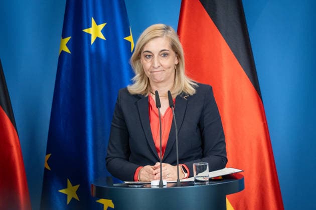 Nina Warken, Bundesministerin für besondere Aufgaben, Chefin des Bundeskanzleramtes und Beauftragte der Bundesregierung für die Nachrichtendienste des Bundes, während der Pressekonferenz im Kanzleramt;Pressekonferenz zur Reform des Rechts der Nachrichtendienste im Bundeskanzleramt, Berlin Berlin Deutschland Bundeskanzleramt