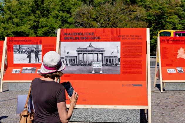 Berlin,12.08.2026,Brandenburger Tor,Platz des 18.März,65 Jahre Mauerbau:Temporärer Erinnerungsort mit großformatiger Installation und Open-Air-Ausstellung von Kulturprojekte Berlin und Stiftung Berliner Mauer.