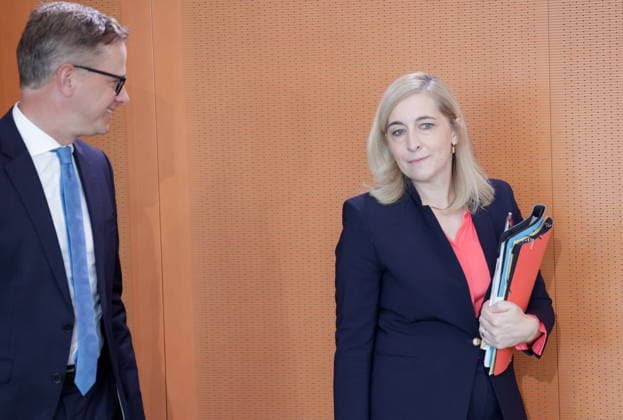 Dr. Carsten Linnemann, Bundesminister für Gesundheit , Nina Warken, Bundesministerin für besondere Aufgaben Chefin des Bundeskanzleramtes., Deutschland, Berlin, Bundeskanzleramt, Das Bundeskabinett befasst sich in seiner 55. Sitzung am 12. August 2026 unter anderem mit dem Gesetzentwurf zur Einführung einer Frühstartrente.