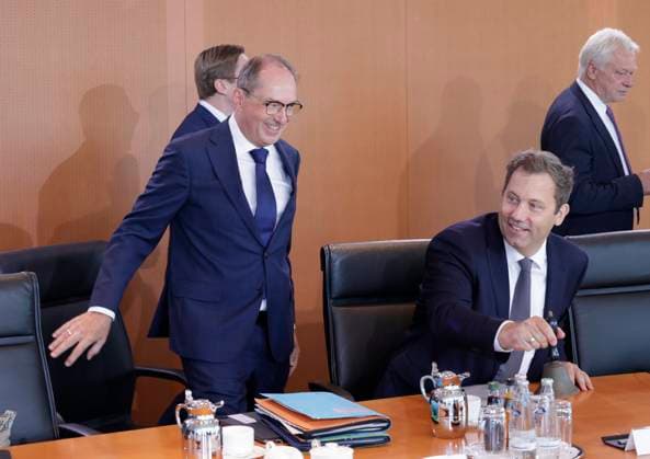 Alexander Dobrindt (CSU), Bundesinnenminister, Lars Klingbeil (SPD, Bundesminister der Finanzen, Vizekanzler und SPD-Bundesvorsitzender, Deutschland, Berlin, Bundeskanzleramt, Das Bundeskabinett befasst sich in seiner 55. Sitzung am 12. August 2026 unter anderem mit dem Gesetzentwurf zur Einführung einer Frühstartrente.
