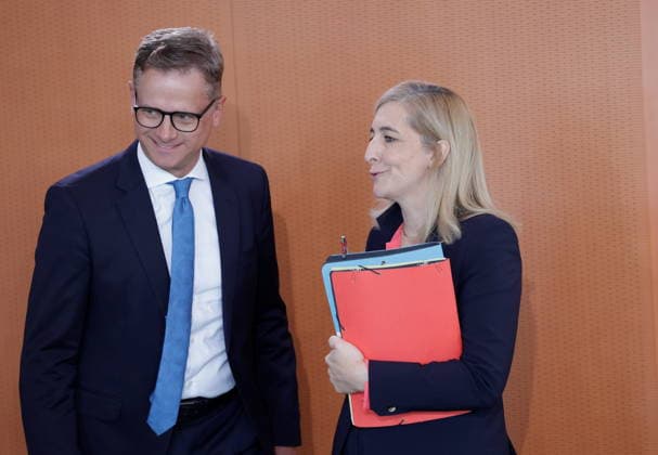 Dr. Carsten Linnemann, Bundesminister für Gesundheit , Nina Warken, Bundesministerin für besondere Aufgaben Chefin des Bundeskanzleramtes., Deutschland, Berlin, Bundeskanzleramt, Das Bundeskabinett befasst sich in seiner 55. Sitzung am 12. August 2026 unter anderem mit dem Gesetzentwurf zur Einführung einer Frühstartrente.