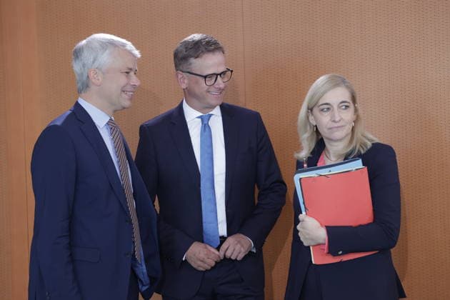 Steffen Bilger, Bundesminister für Verkehr , Dr. Carsten Linnemann, Bundesminister für Gesundheit , Nina Warken, Bundesministerin für besondere Aufgaben Chefin des Bundeskanzleramtes, Deutschland, Berlin, Bundeskanzleramt, Das Bundeskabinett befasst sich in seiner 55. Sitzung am 12. August 2026 unter anderem mit dem Gesetzentwurf zur Einführung einer Frühstartrente.