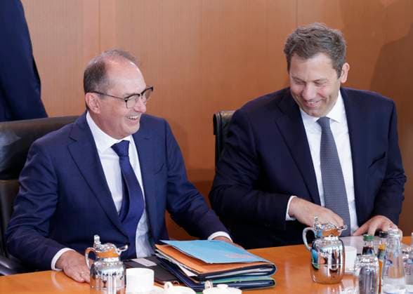Alexander Dobrindt (CSU), Bundesinnenminister, Lars Klingbeil (SPD, Bundesminister der Finanzen, Vizekanzler und SPD-Bundesvorsitzender, Deutschland, Berlin, Bundeskanzleramt, Das Bundeskabinett befasst sich in seiner 55. Sitzung am 12. August 2026 unter anderem mit dem Gesetzentwurf zur Einführung einer Frühstartrente.