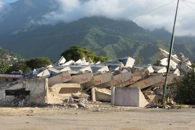 Recovery Efforts Continue in Earthquake-Ravaged La Guaira LA GUAIRA, VENEZUELA AUGUST 12, 2026: Residents continue moving through earthquake-damaged neighborhoods in Tanaguarena, Los Corales and Catia La Mar, where destroyed roads, collapsed buildings and debris continue to disrupt daily life 49 days after the twin earthquakes struck Venezuela s central coast. With public transportation limited, residents walk through rubble and around heavy machinery to reach different parts of the affected areas, while many continue searching for drinking water as recovery and debris removal operations remain underway. Estado la guaira Venezuela (Bolivarian Republic of) Copyright: x xFranyerxNievesx(Babel)x xJNAxPressx