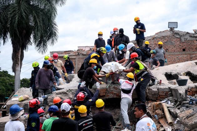 August 12, 2026, Cali, Valle Del Cauca, Colombia: People gather outside collapsed buildings in Cali, Colombia on August 12, 2026 to aid in several rescue labors after a 7,4 magnitude earthquake that struck the cities of Quibdo, Cali, Pereira and Manizales leaving more than 200 casualties past august 10. Cali Colombia - ZUMAvp1_ 20260812_zia_vp1_021 Copyright: xMartinxStevenxAngelx