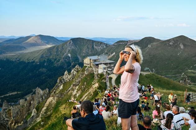 NATURE: The atmosphere during the eclipse at the summit of Puy de Sancy PHOTOPQR LA MONTAGNE Adrien Fillon Aug 12, 2026 NATURE: The atmosphere during the eclipse at the summit of Puy de Sancy, Aug. 12, 2026 Photo by Adrien FILLON France, Aug. 12, 2026 People are getting ready to watch a partial solar eclipse from France France  Copyright: xPHOTOPQR LAxMONTAGNE MAXPPPxAdrienxFillonx 20260813LMT4546 20260813LMT4546