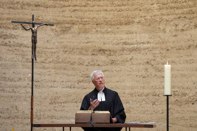 Gedenkveranstaltung 65. Jahrestag des Berliner Mauerbaus Pfarrer Thomas Jeutner bei Ihrer Rede und Ansprache im Gottesdienst im Rahmen der Gedenkveranstaltung zum 65. Jahrestag des Berliner Mauerbaus, Berlin, 13.08.2026 Berlin Berlin Deutschland