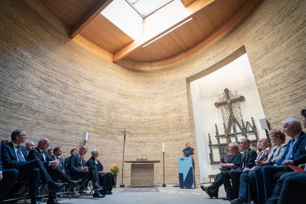 Julia Klöckner, Präsidentin Deutscher Bundestag, hält eine Gedenkrede, in Anwesenheit u.a. von Wolfram Weimer, Kai Wegner, Axel , Thomas Jeutner;65. Jahrestag Bau der Berliner Mauer Gedenkveranstaltung am 13. August 2026 Kapelle der Versöhnung Gedenkstätte Berliner Mauer, Berlin Berlin Deutschland Gedenkstätte Berliner Mauer, Ka