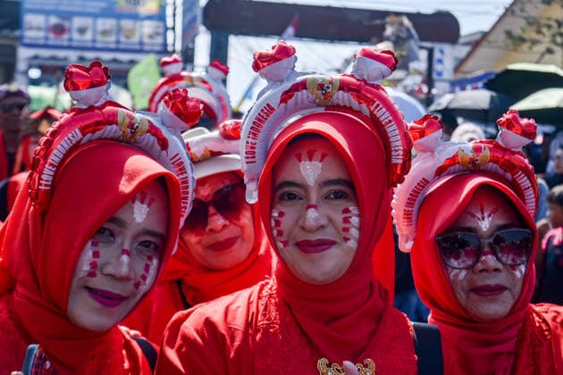 August 13, 2026, West Bandung Regency, West Java, Indonesia: Participants wearing a red and white costumes during a carnival commemorating the 81st anniversary of the Indonesia s independence in Lembang, West Bandung Regency, Indonesia. The carnival, which was held to celebrate the 81st anniversary of the Republic of Indonesia s independence, the carnival drew thousands of villagers who showcased costume and cultural parades as well as traditional attire. West Bandung Regency Indonesia - ZUMAr272 20260813_zip_r272_024 Copyright: xDimasxRachmatsyahx