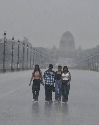 Heavy rain lashes parts of the National Capital New Delhi, Aug 13 (ANI): Visitors make their way through heavy rainfall near India Gate, in New Delhi on Thursday. New Delhi Delhi India Copyright: xANIx ANI_20260813338
