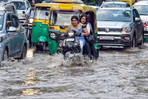 RECORD DATE NOT STATED Heavy rain lashes parts of the National Capital New Delhi, Aug 13 (ANI): Commuters wade through a waterlogged San Martin Marg following heavy rainfall, in New Delhi on Thursday. New Delhi Delhi India Copyright: xANIx ANI_20260813530
