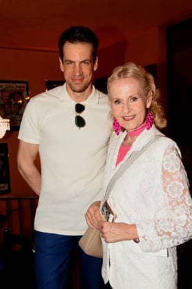 Sebastian Waldemer Schauspieler Pia Hänggi-Sachtleben Schauspielerin Muenchen 13.08.2029 Bayerischer Hof Komoedie Premiere Ein total verrückter Sommernachtstraum Foto Muenchen