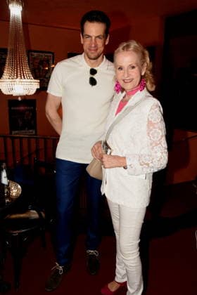 Sebastian Waldemer Schauspieler Pia Hänggi-Sachtleben Schauspielerin Muenchen 13.08.2029 Bayerischer Hof Komoedie Premiere Ein total verrückter Sommernachtstraum Foto Muenchen