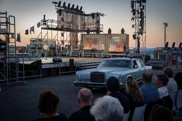 13.08.2026, Saarland, Ensdorf. Die West Side Story feiert am Donnerstagabend am Saarpolygon im Rahmen der diesjährigen Opernfestspiele mit zahlreichen Ehrengästen aus Politik, Kultur und Wirtschaft Premiere.
